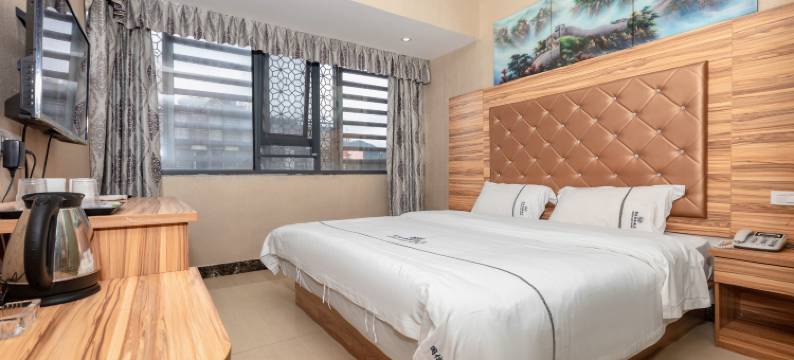 国信快捷酒店(贵阳黔灵山公园延安西路地铁站店)图片