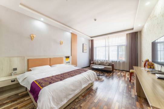 艺选安來酒店(西宁曹家堡机场店)