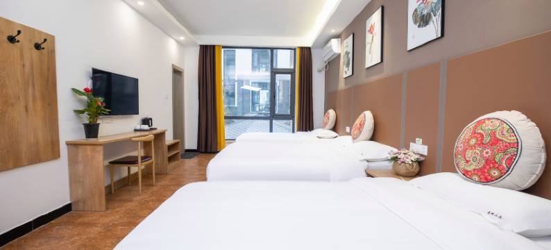 花畔山居(老君山景区云景索道店)图片