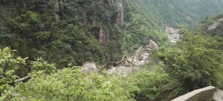 绩溪障山水村人家图片