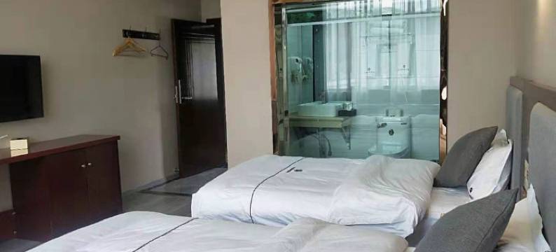 萨嘎圣达假日精品酒店图片