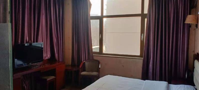 石嘴山君泰商务宾馆(光明中学店)图片