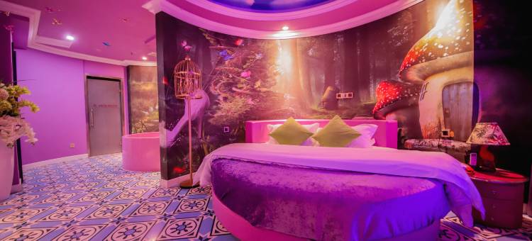 包头月半湾主题酒店(团结大街店)图片