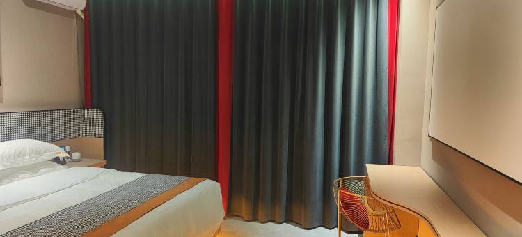 羅蘭·轻居图片