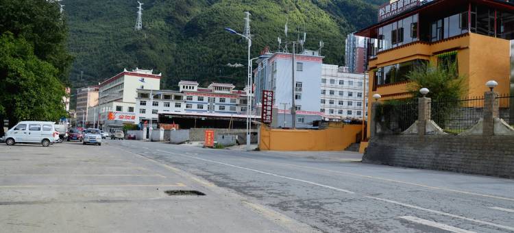 马尔康颂赞民宿图片