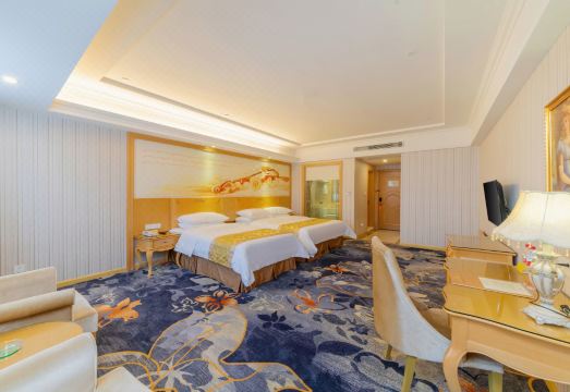 Vienna Hotel (Meizhou City Center) Hotel Overview