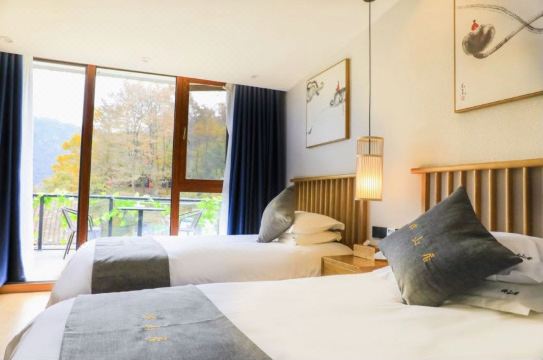 Jiuhuashan Banshanju GuesthouseHotel Overview