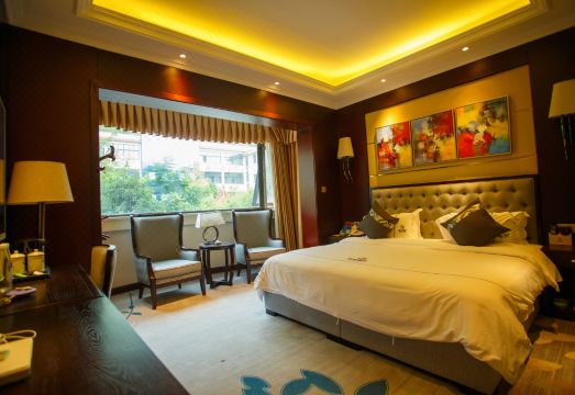 汉源昊月酒店外景图