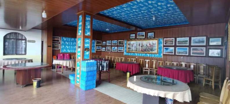 昆明红土七彩人家图片