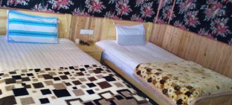 泸沽湖草海原色民居图片