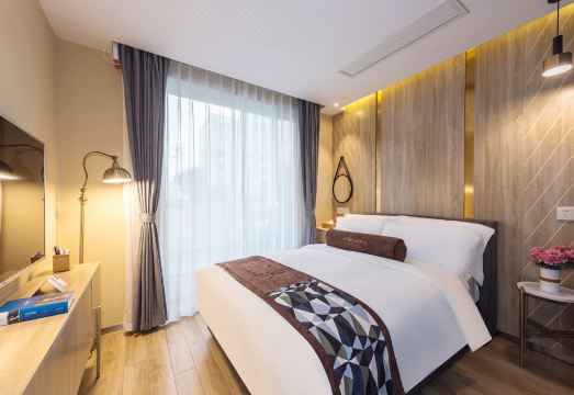 JAMES JOYCE COFFETEL(Jiaomen East Metro Station, Beijing South Railway Station Branch)Hotel Overview