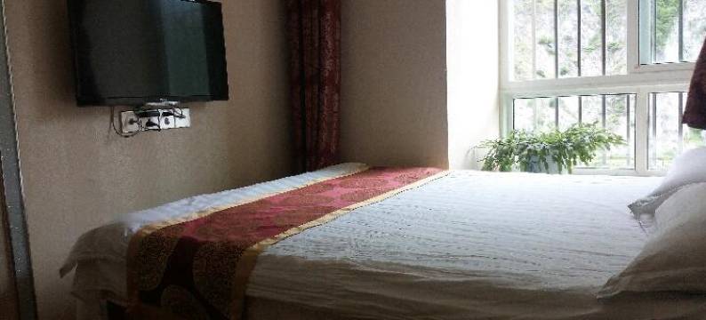 泸定俊豪酒店图片