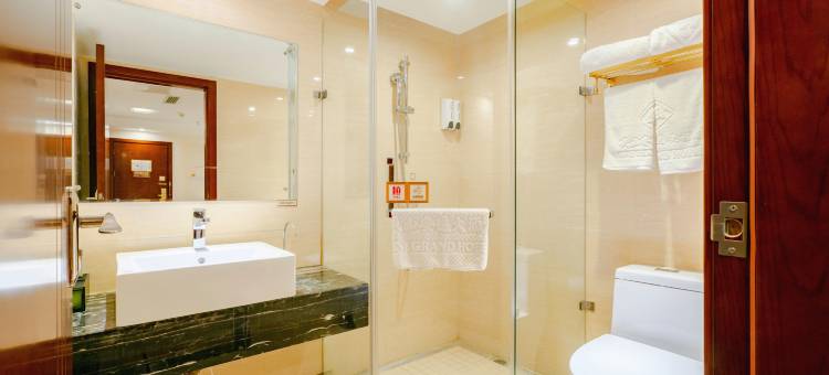 岷安逸大酒店(遂宁高铁站店)图片