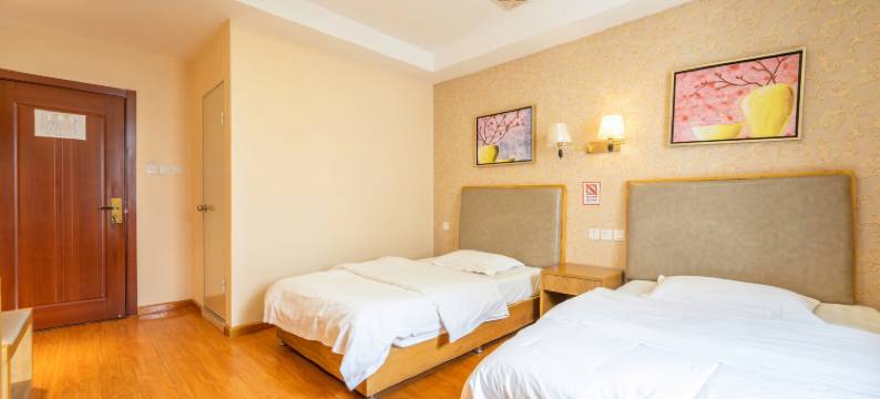 星期五主题酒店(青岛五四广场奥帆中心店)图片