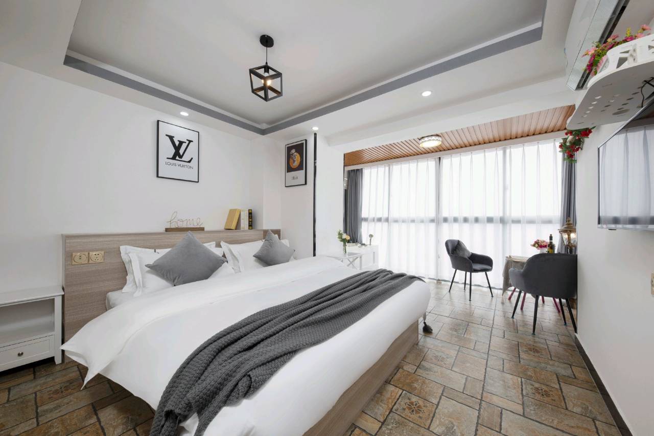 星月轻奢民宿(长沙五一广场IFS国金中心店)