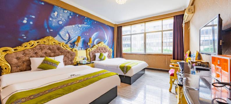 建水金秋主题酒店(古城朱家花园店)图片