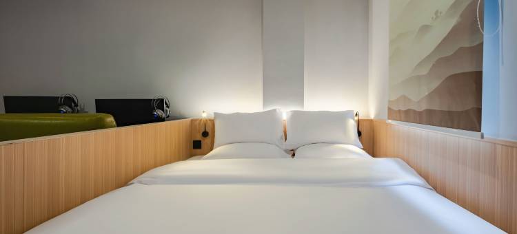 雷泽电竞酒店(杜莆草堂地铁站店)图片