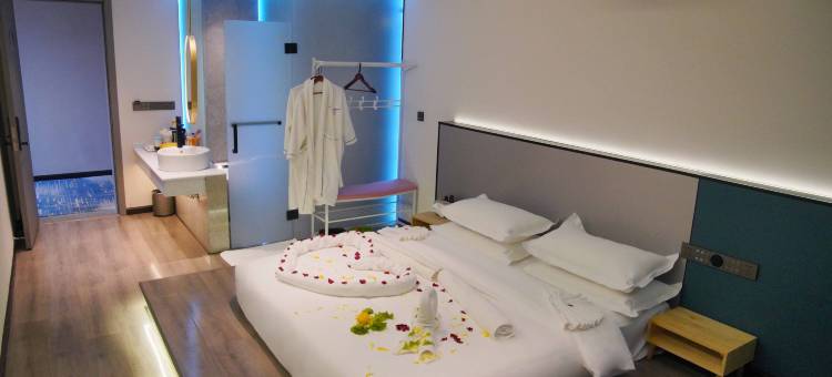 师宗九臻邸苑酒店图片