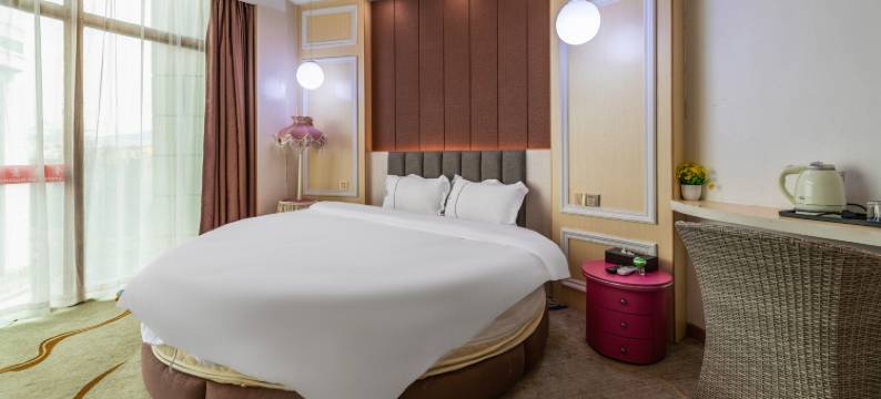 四会爱客优艺术精品酒店(粤运汽车站店)图片