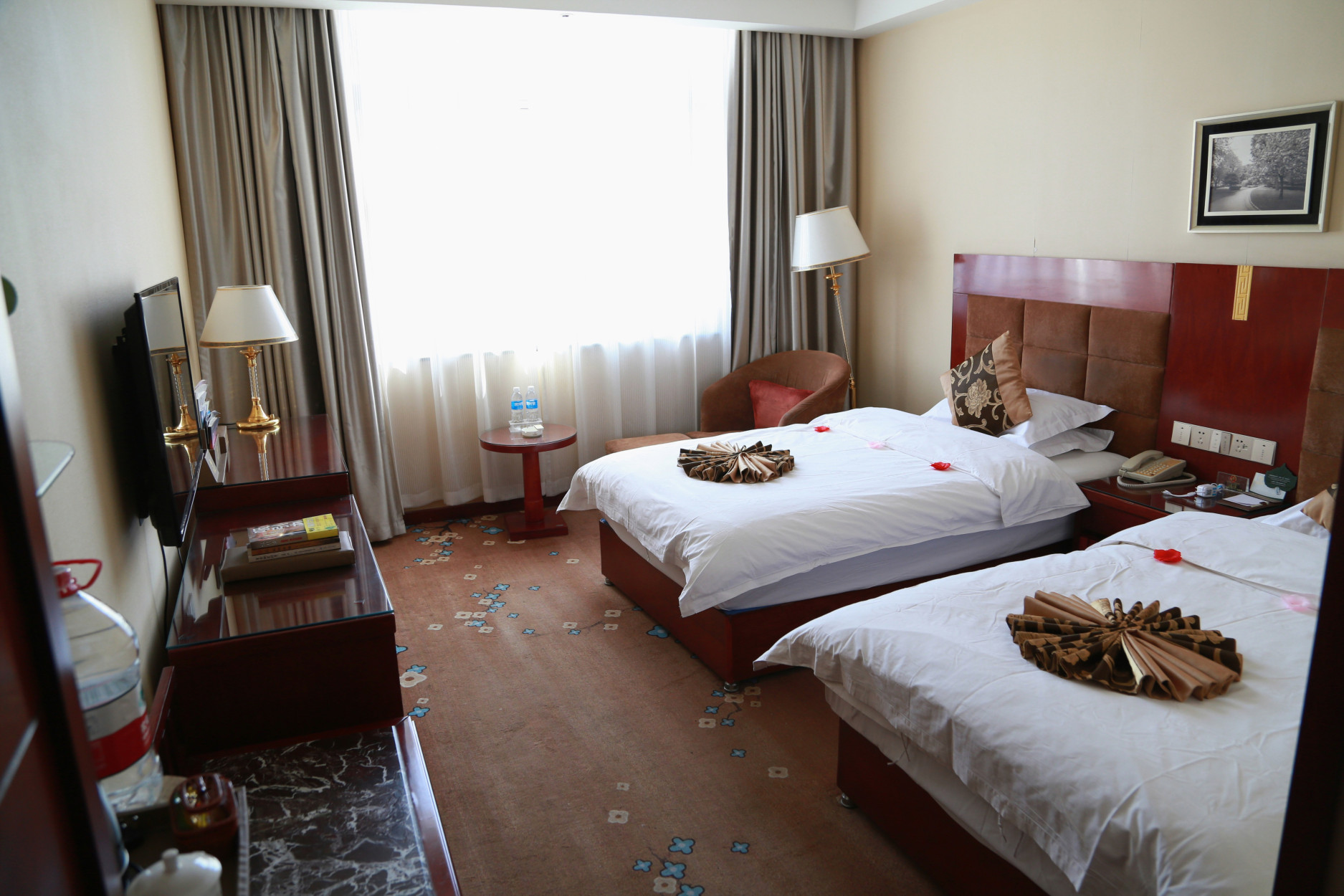 Guazhou macro Golden Resources HotelOver view