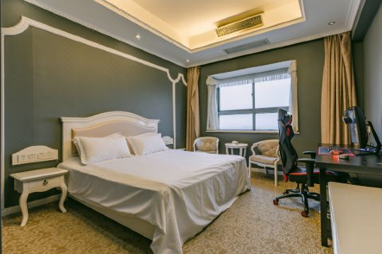 卡诺斯电竞公寓武汉钟家村地铁站店