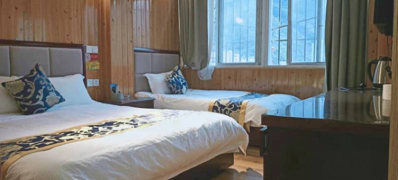 泸定川西印象假日酒店图片