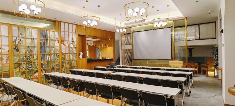 QUEEN酒店(福州长乐动车站外语外贸学院店)图片