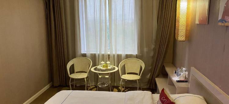 信阳爱琴海主题酒店(浉河中学店)图片