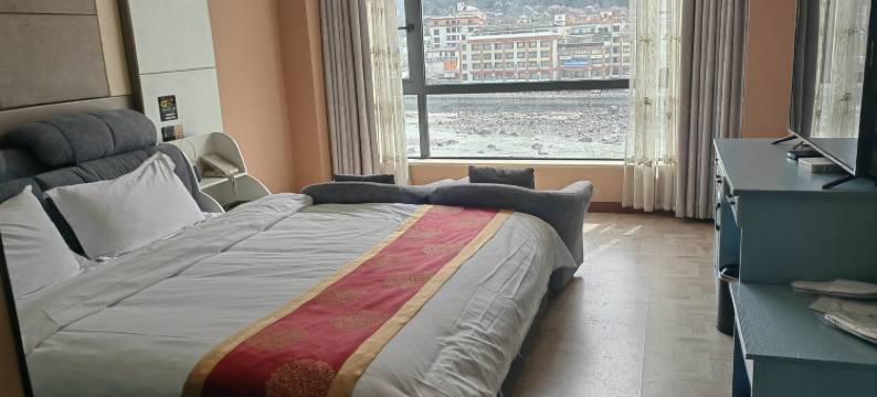 波密藏立景观主题酒店图片