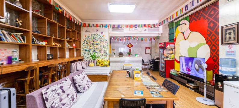 梦想旅行家太空舱青年旅社(西安钟楼回民街店)图片