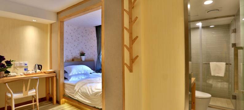 新紫罗兰艺术酒店(西湖湖滨河坊街店)图片