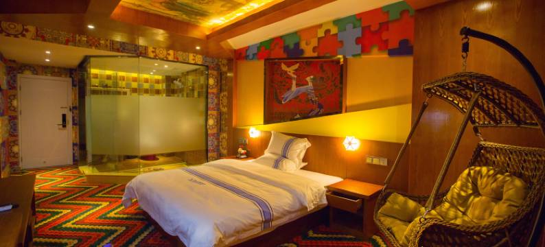 银盛主题酒店(大理高铁站洱海公园店)图片