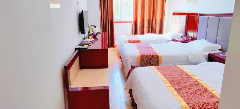 泸定河畔人家酒店图片