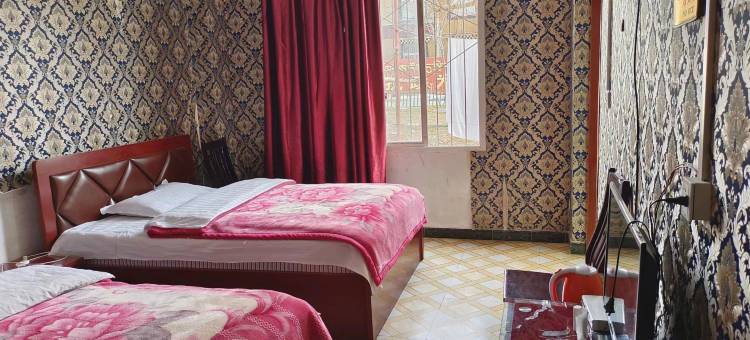 八宿然乌崃山酒家图片