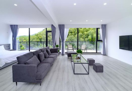 E CHI HOMESTAY Hotel Overview