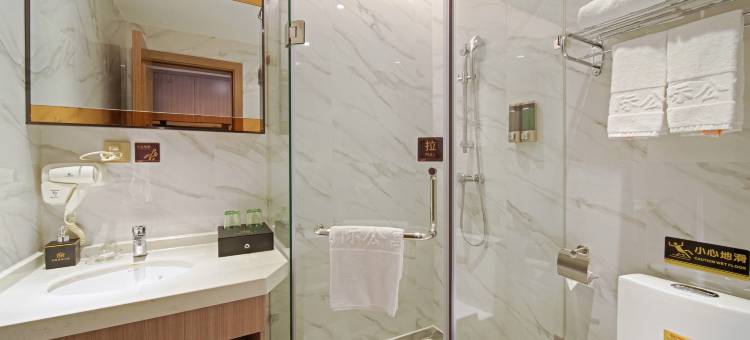 鑫铂国际公寓(中山泰丰商业中心小榄高铁站店)图片