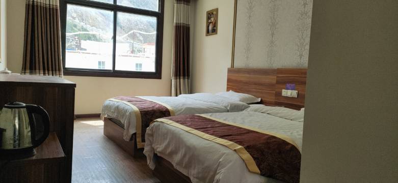 左贡鹰志摩旅酒店