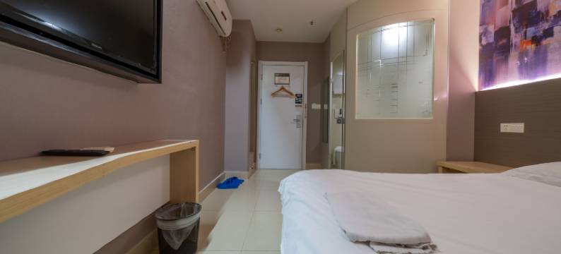 易佰连锁旅店(上海天山缤谷广场威宁路地铁站店)图片