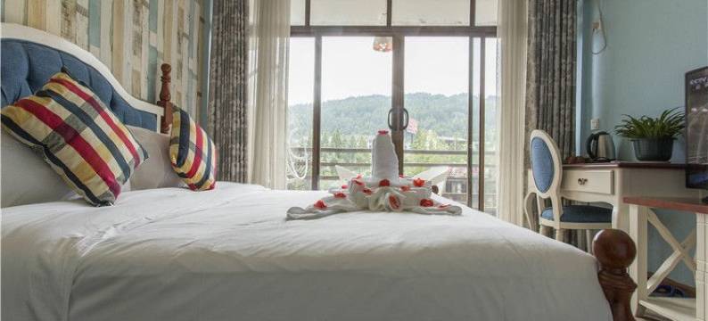 梧桐树下客栈(武陵源景区溪布街店)图片