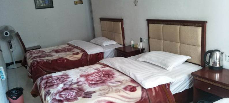 泸定绿草地宾馆图片