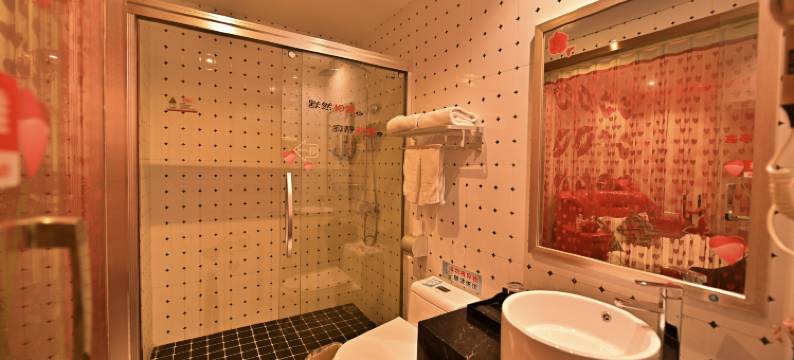 一半一半主题酒店(无锡洛社哥伦布广场店)图片