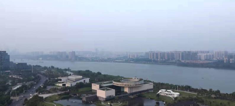 长沙银瑞酒店(洋湖湿地地铁站店)图片