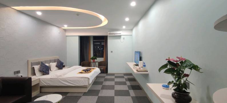 紫惑主题酒店(昆明大商汇官南店)图片