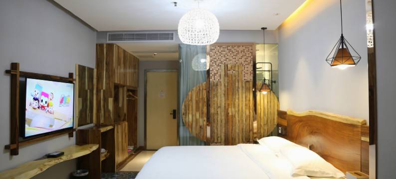 句容水月清华酒店(宁杭路崇明地铁站店)图片