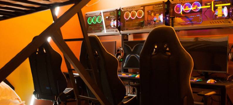 富裕火狼电竞酒店图片