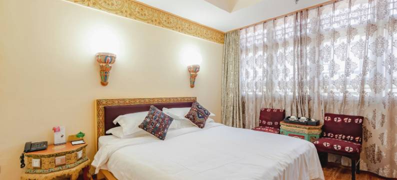 拉萨吉祥宝马酒店(八廓街店)图片