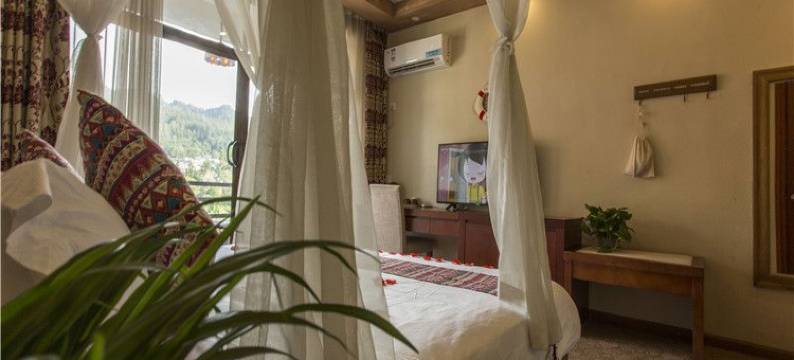 梧桐树下客栈(武陵源景区溪布街店)图片