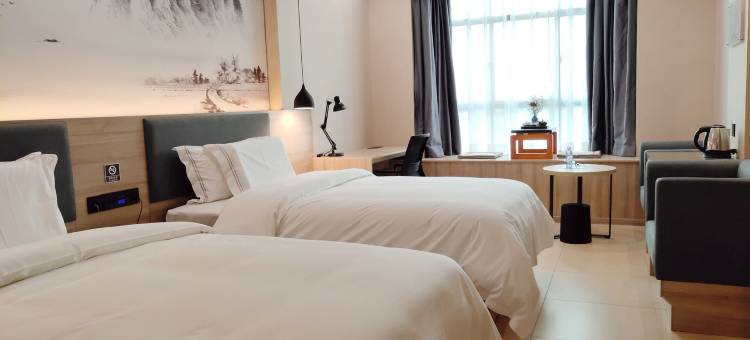 云朵轻语酒店(兴国站店)图片