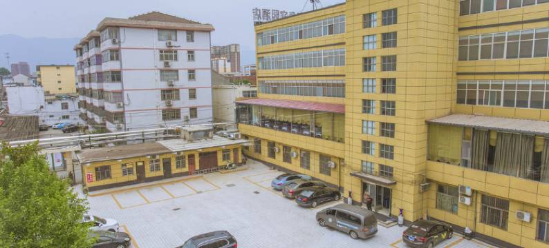 红色家园商务酒店(林州长春大道店)图片