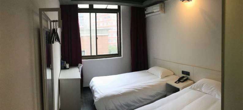 尖微空间电影酒店(上海江宁路地铁站店)图片